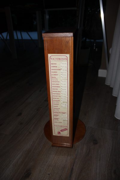 victorinox-display-04